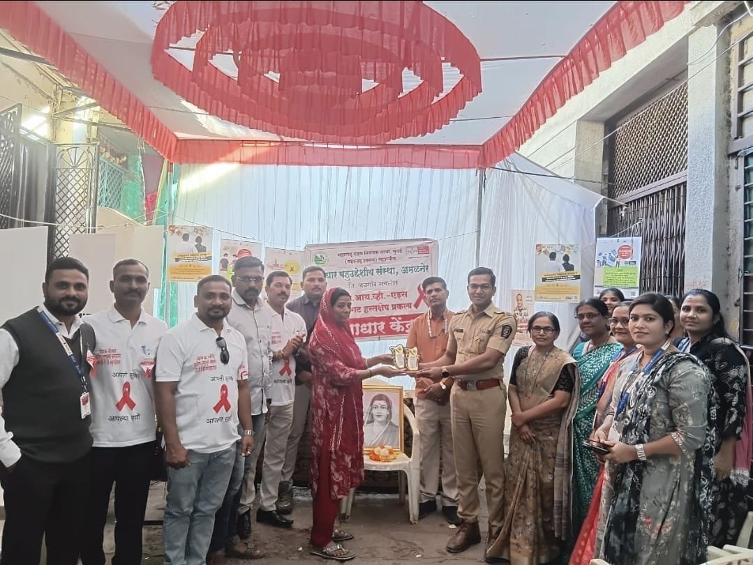 अवघड परिस्थितीत मुलांसाठी जे केलं ते खरंच कौतुकास्पद — उपनिरीक्षक समाधान गायकवाड  ,जागतिक एचआयव्ही/एड्स जनजागृती पंधरवाड्यानिमित्त गांधीलीपुरा येथे महिलांसाठी विशेष मेळावा; आदर्श मातांचा सन्मान व आरोग्य तपासणी शिबिराचे आयोजन