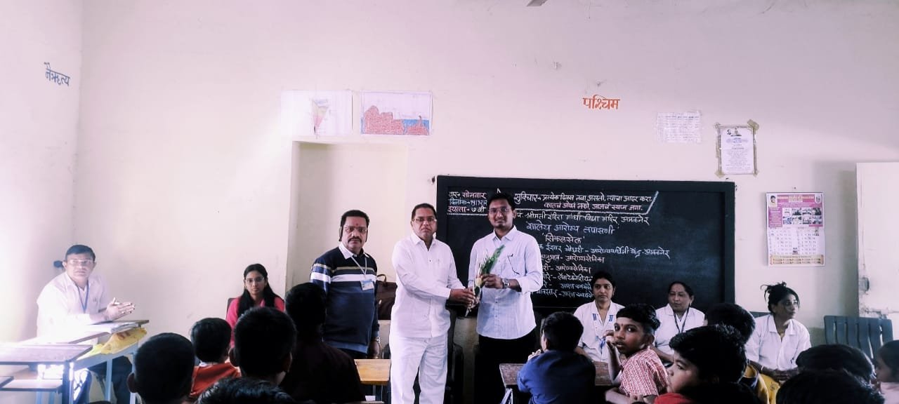 इंदिरा गांधी विद्या मंदिरात विद्यार्थ्यांची सिकलसेल आरोग्य तपासणी संपन्न   आरोग्याबाबत जनजागृतीसह रक्तनमुने घेऊन तपासणी; तज्ज्ञ डॉक्टरांचे मार्गदर्शन