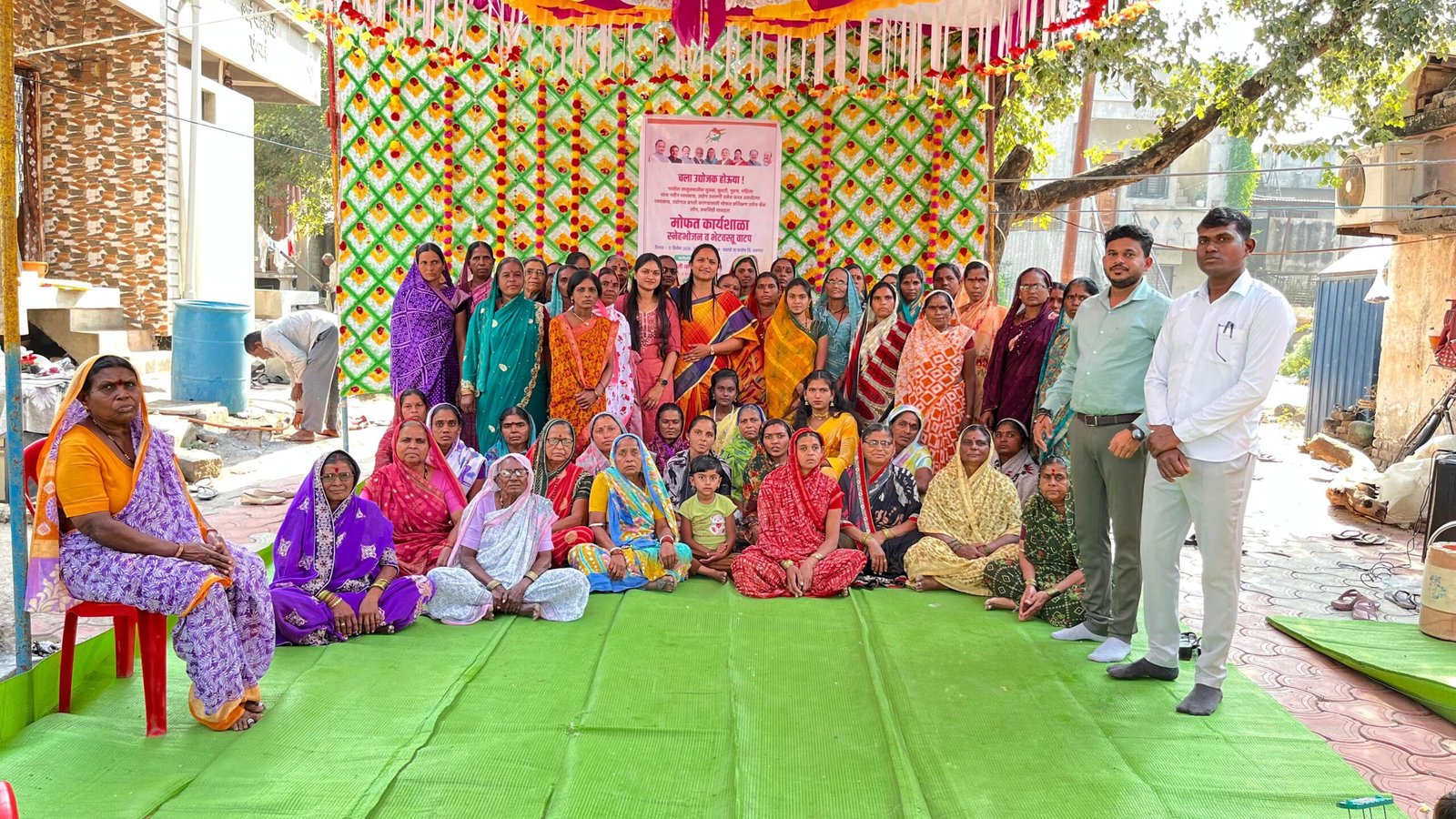 बदरखेत महिलांसाठी उद्योजकता अभियान व प्रशिक्षण शिबिर,  * जिल्हा उद्योग केंद्र जळगाव व राष्ट्रवादी काँग्रेस युवती विभागीय अध्यक्षा अभिलाषा रोकडे यांच्या संयुक्त विद्यमाने उपक्रम ; महिलांना व्यवसायासाठी मार्गदर्शन, स्नेहभोजन व भेटवस्तूंचे वाटप