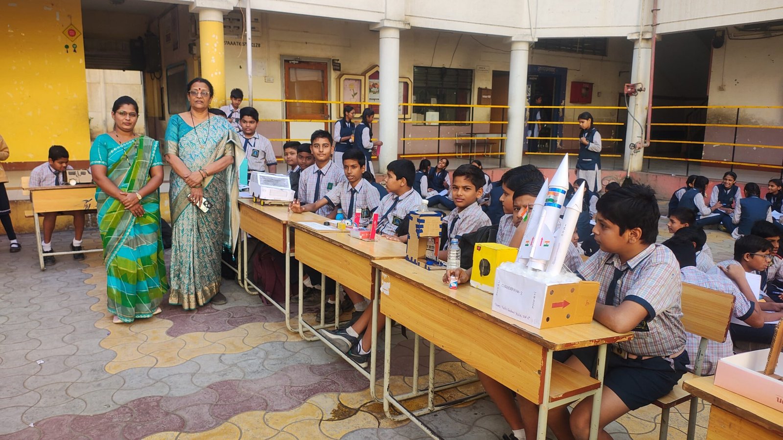 डिजिटल शिक्षणाचा प्रभावी आविष्कार; झांबरे विद्यालयातील विद्यार्थ्यांनी साकारली वैज्ञानिक मॉडेल्स