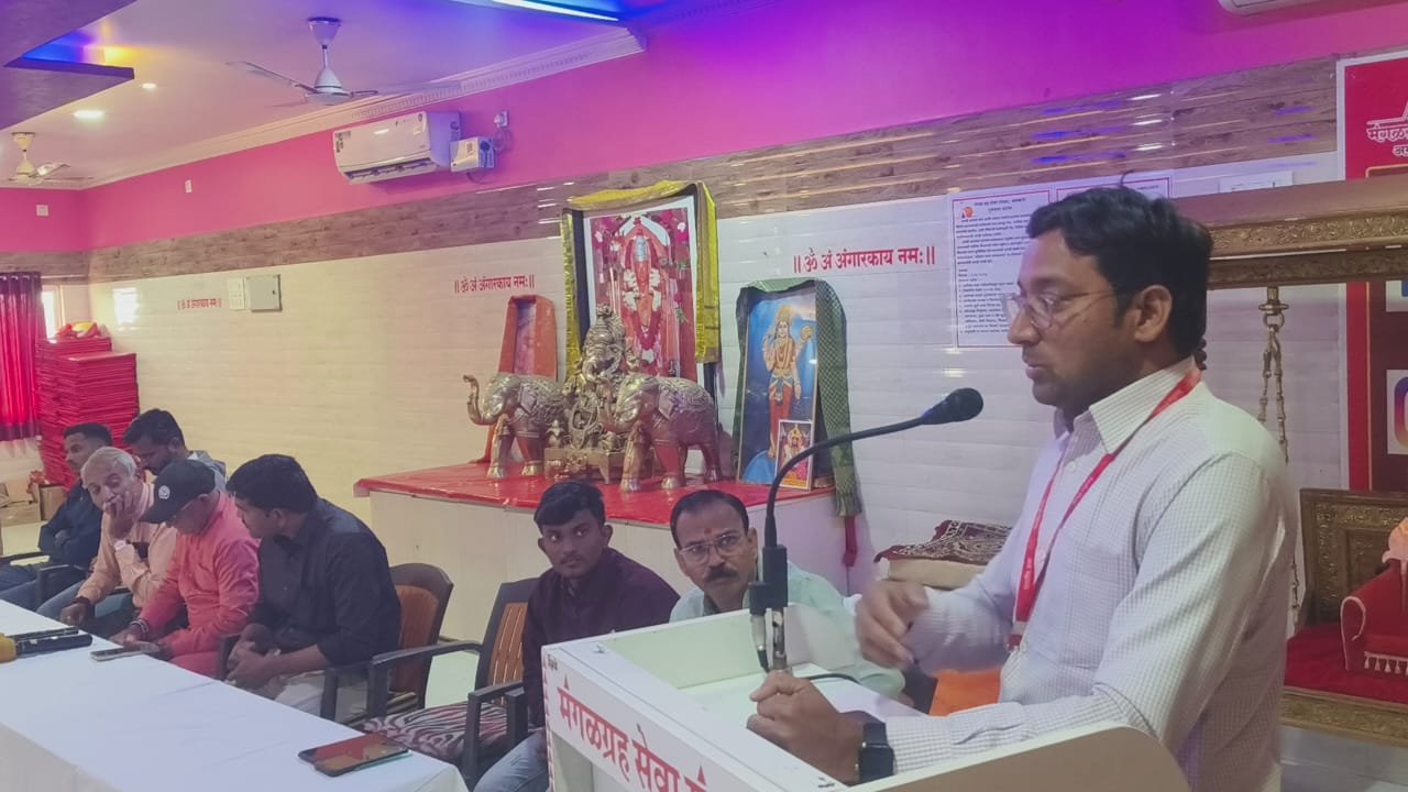 मंगळग्रह सेवा संस्थेच्या पुढाकारातून सेवेकऱ्यांसाठी अपघाती विमा योजना*  *भारतीय टपाल विभागाच्या अधिकाऱ्यांकडून योजनांबाबत मार्गदर्शन*