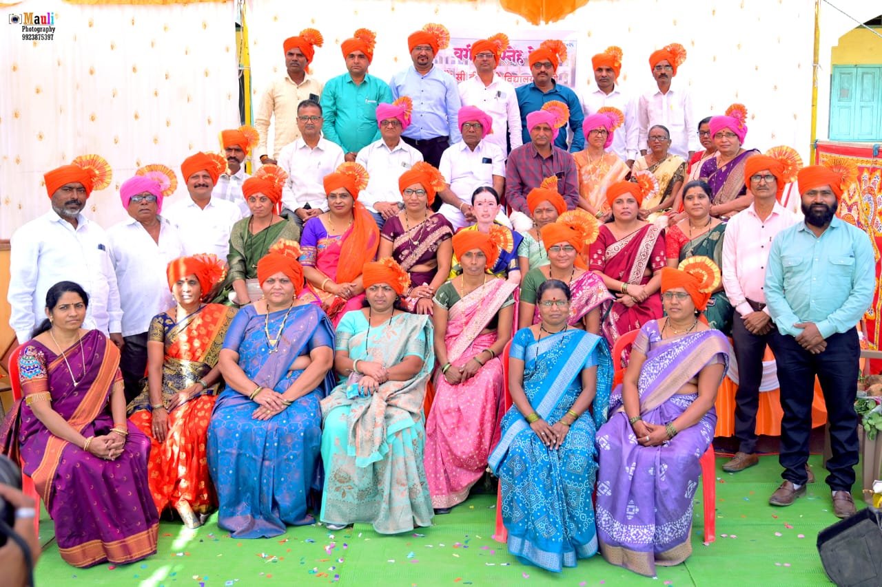 उडालेली पाखरे तब्बल ३० वर्षांनी परतली शाळेत , भडणे येथील कै. सी. बी. देसले विद्यालयात 1994–95 बॅचचा भावनिक स्नेहमेळावा संपन्न