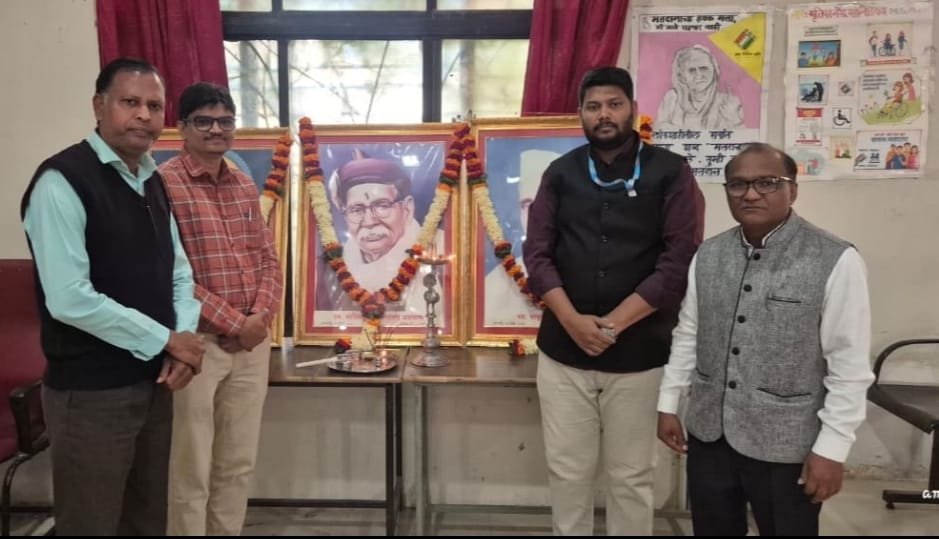 यशासाठी वाचनाचे तंत्र आत्मसात करा*- गुलशन बेलदार यांचे प्रतिपादन  ● स्पर्धा परीक्षा मार्गदर्शन कार्यशाळेचे उदघाटन श्री.गुलशन बेलदार(इग्नाईट अकॅडेमी,पुणे) यांच्या हस्ते संपन्न ● अध्यक्षस्थानी प्रभारी प्राचार्य डॉ.हर्षवर्धन जाधव हे होते ९० विद्यार्थ्यांनी घेतला उत्स्फूर्तपणे सहभाग