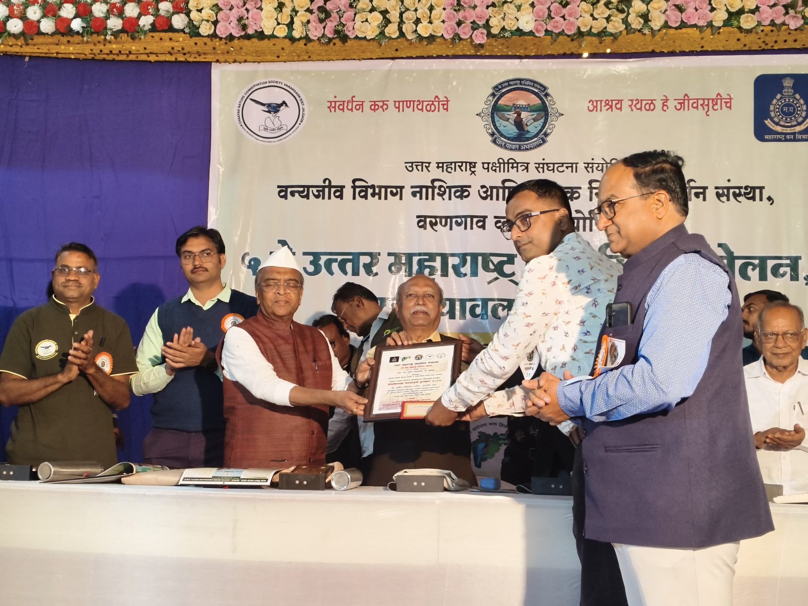 पक्षी मित्र अश्विन पाटील यांना पक्षीविषय जनजागृती पुरस्कार