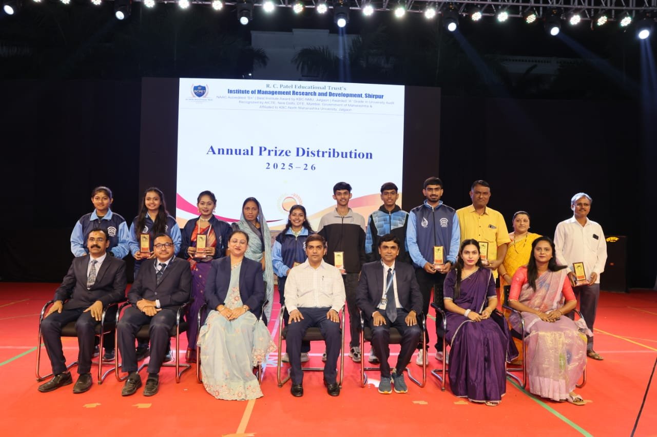 आर. सी. पटेल आय.एम.आर.डी. परिसंस्थेत वार्षिक बक्षीस वितरण समारंभ उत्साहात संपन्न