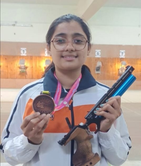 अचूक निशाण्याची राष्ट्रीय गाथा!  ६८ व्या नॅशनल शूटिंग चॅम्पियनशिपमध्ये कु. दर्शना गवते हिचे कास्यपदक