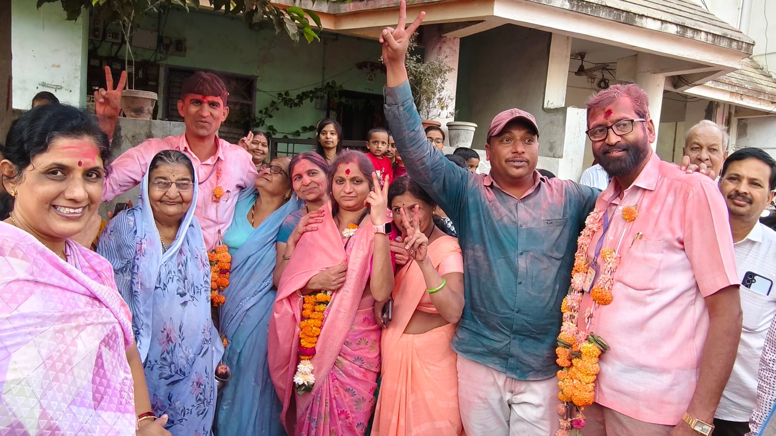 प्रभाग १६ मध्ये अपक्षांचा दबदबा,  महेश प्रभाकर देशमुख व निलिमा विश्वनाथ पाटील बहुमताने विजयी; मतदारांनी दाखवला विश्वास