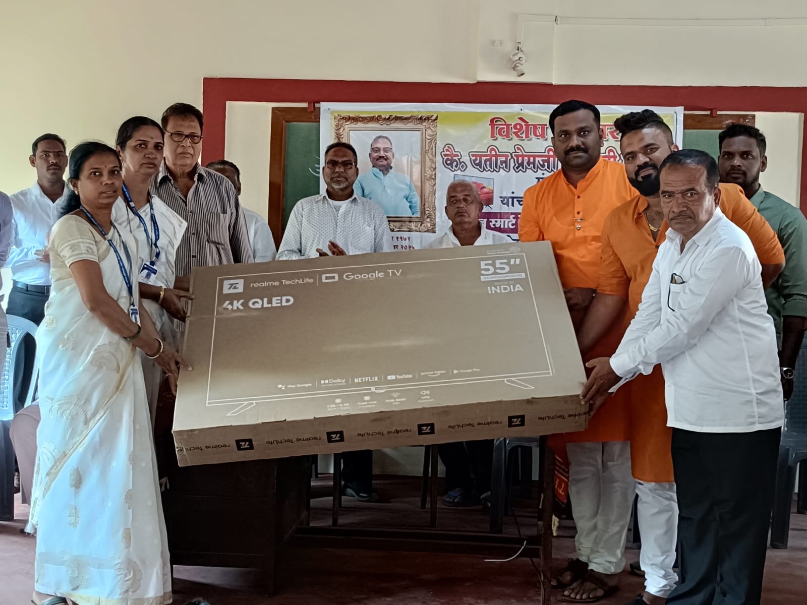 विद्यार्थ्यांचा उत्साह, मान्यवरांची उपस्थिती; प्रजासत्ताक दिनी सैतवडे शाळेला स्मार्ट टीव्हींची देणगी