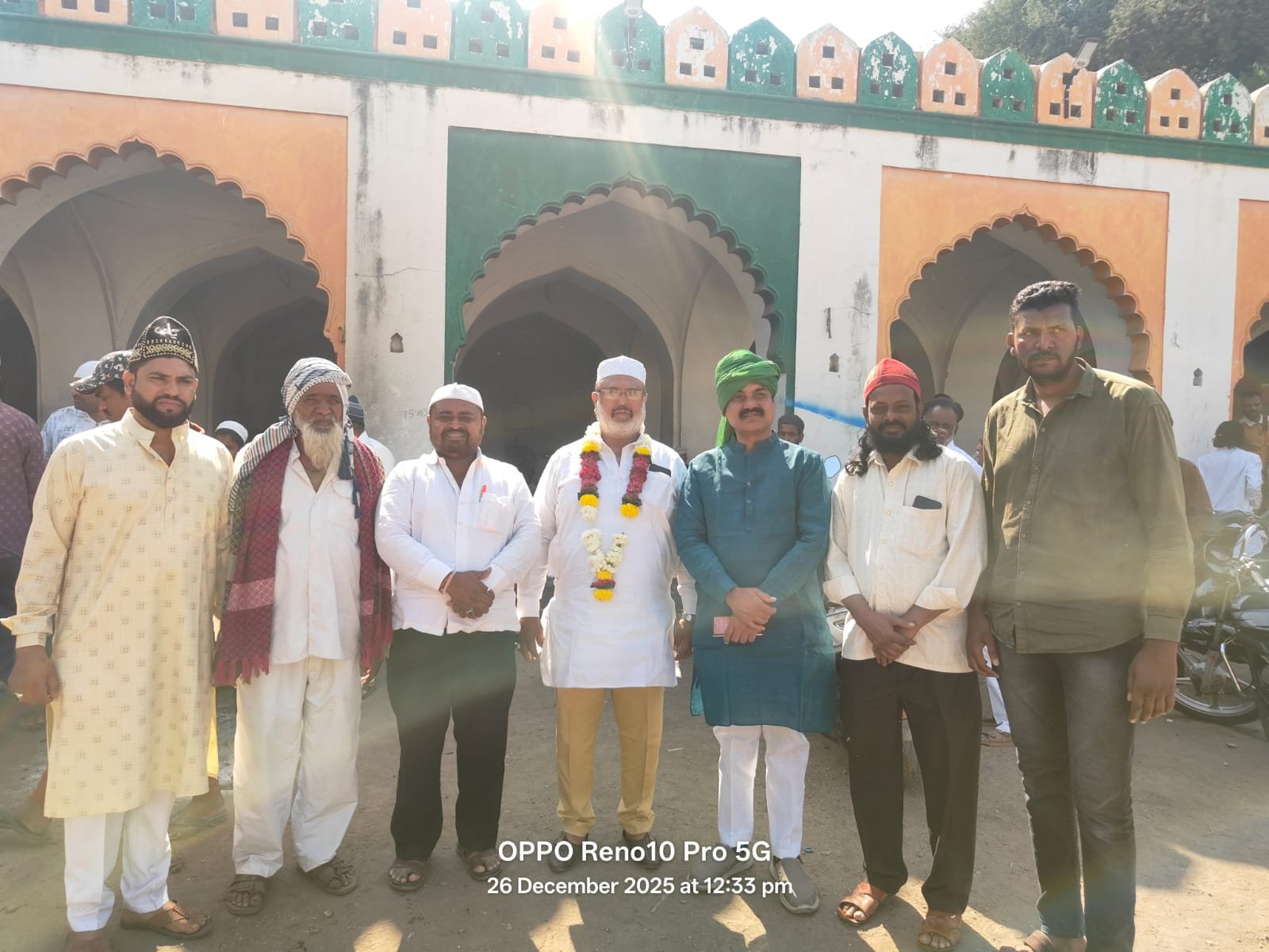 भव्य संदल व उर्समधून हिंदू–मुस्लिम एकात्मतेचा जागर  छत्रपती संभाजीनगर येथील हजरत पिर मोहंमद शाहनूर मियाँ हमवी रहें. दर्गाह शरिफ येथे भक्तीभावाचे वातावरण