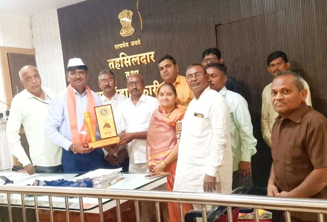 धरणगाव तहसीलदार महेंद्र सूर्यवंशी यांचा राष्ट्रीय अपंग विकास महासंघातर्फे गौरव  ▪️संवेदनशील व लोकाभिमुख प्रशासनाचे प्रतीक; तहसीलदार सूर्यवंशी यांचा सन्मान