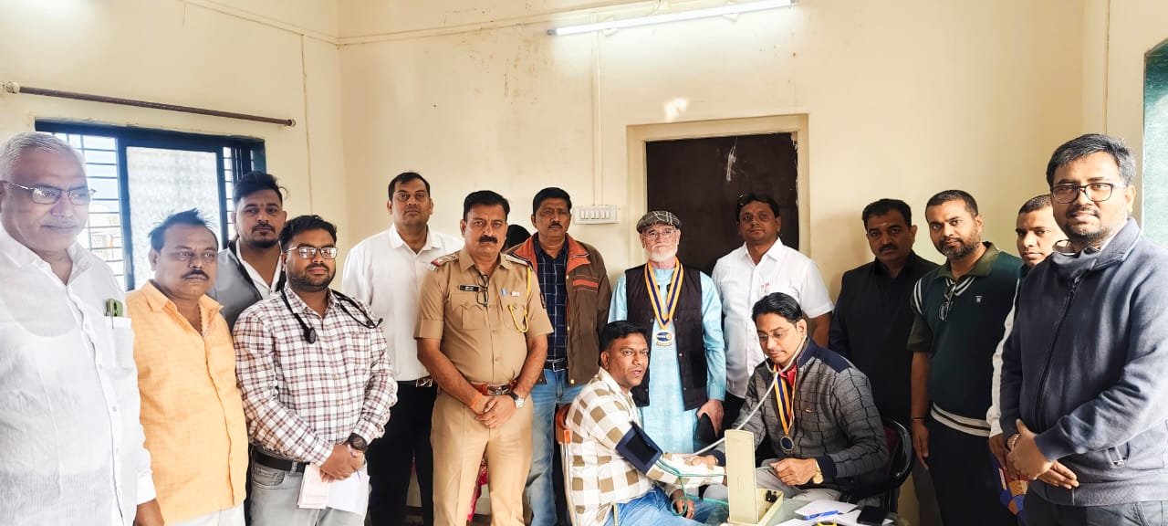 पत्रकार दिनानिमित्त धरणगाव रोटरी क्लबतर्फे भव्य रोगनिदान व दंत शिबिर उत्साहात संपन्न*