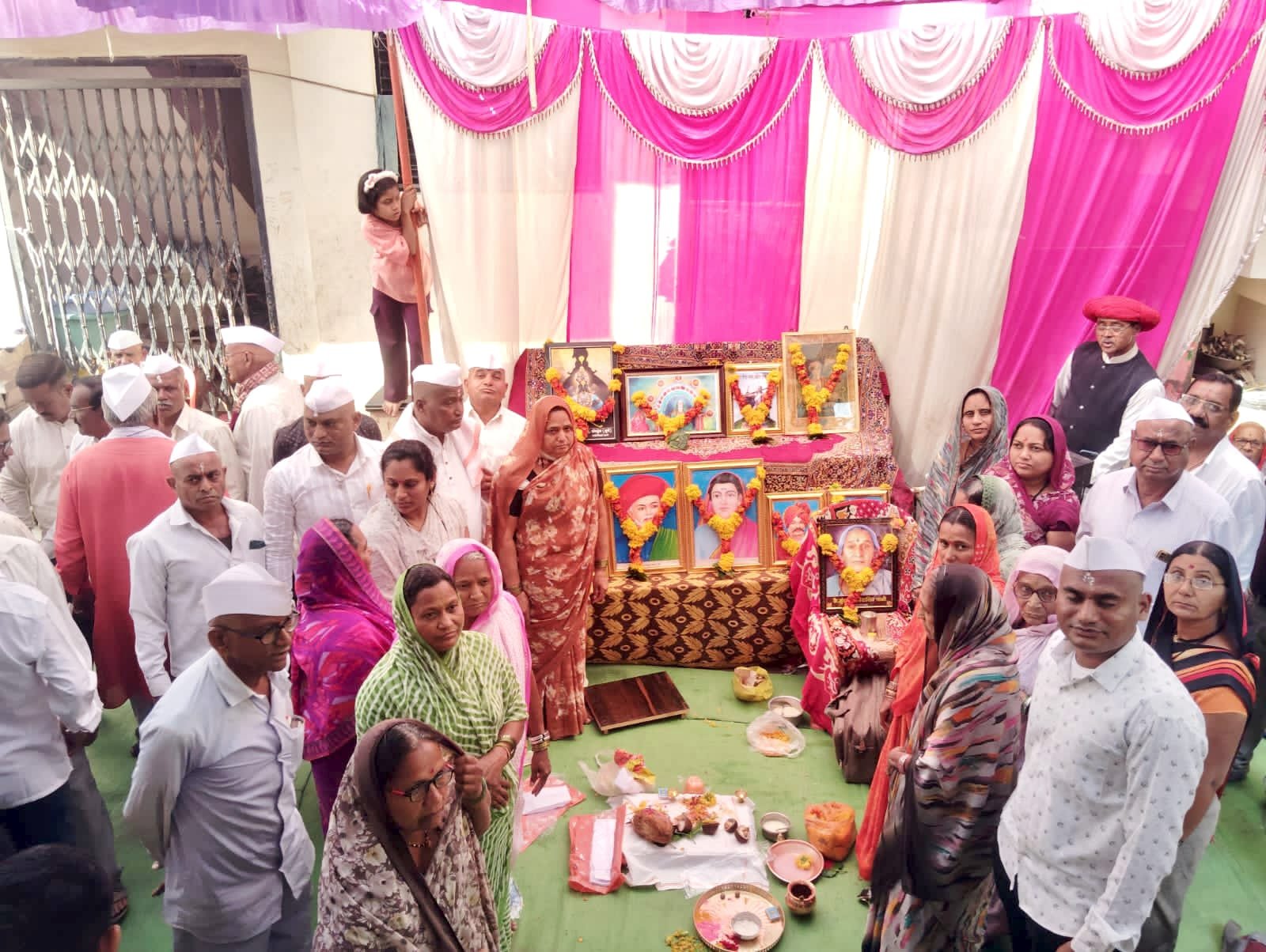 कापडणे गावात सत्यशोधक समाजाची कृतीयुक्त सुरुवात*  *ग्रामस्थांनी अंधश्रद्धा व क्रमांकापासून दूर राहून सत्यशोधक विधी करावे : अरविंद खैरनार [ अध्यक्ष सत्यशोधक समाज संघ महाराष्ट्र राज्य ]*