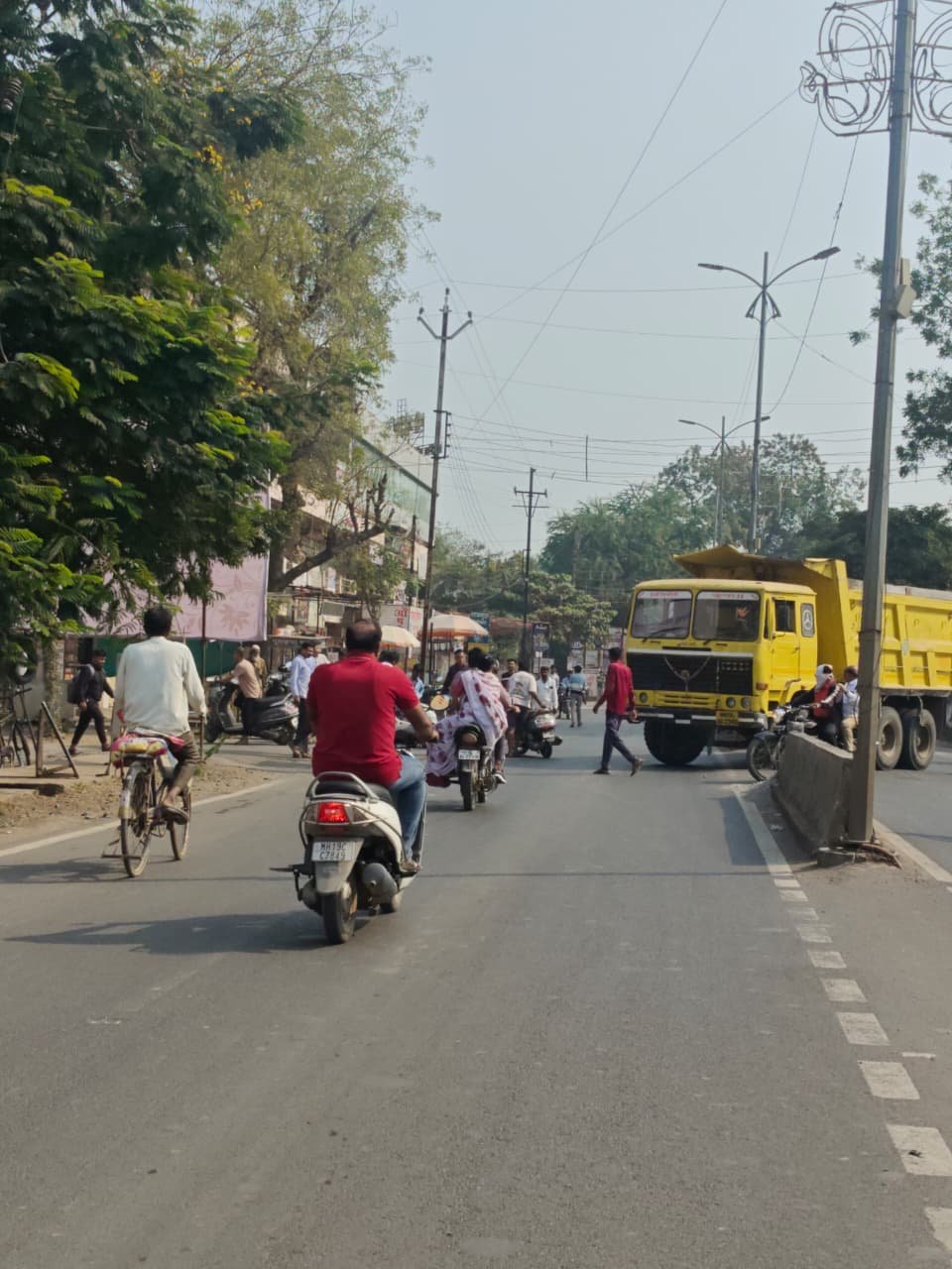 रंबल स्ट्रिप निष्फळ; मंगलमुर्ती चौकात अपघातांची मालिका, शेतकरी जखमी*