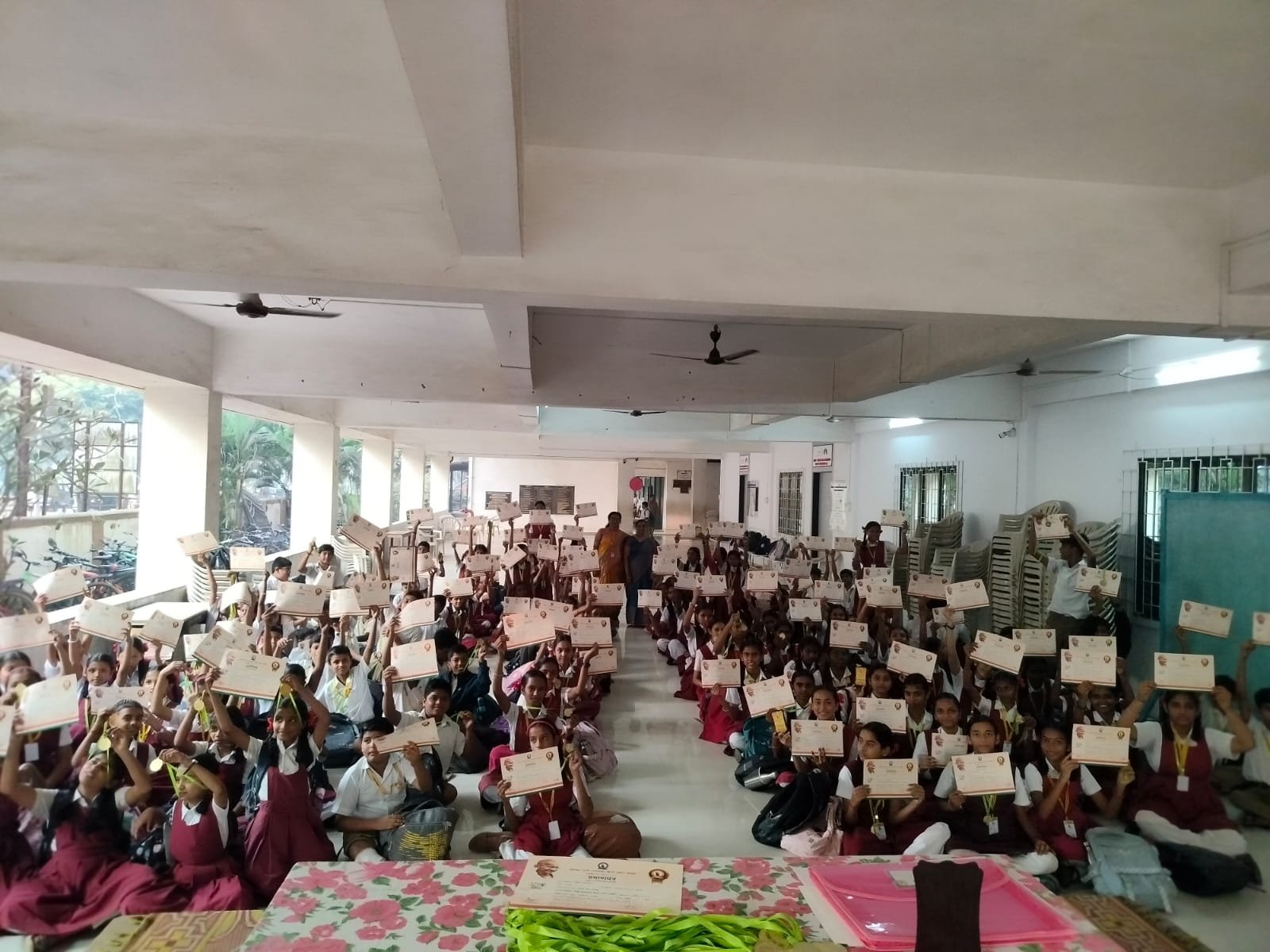 हिंदी भाषेचा अभिमानाचा ठसा के.एल.पोंदा हायस्कूलचा शंभर टक्के निकाल!  तसेच विविध पुरस्कार प्रदान!  अनुपमा जाधव यांच्या नेतृत्वाखाली यशाचा नवा अध्याय!