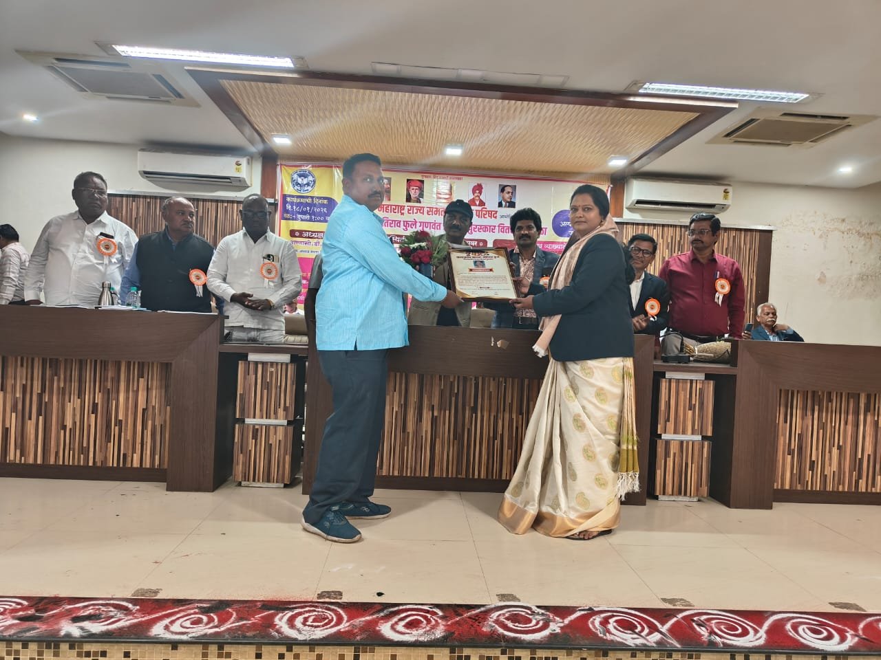 उपक्रमशील शिक्षिकेचा गौरव ,  श्रीमती प्रतिभा जाधव यांना जिल्हास्तरीय महात्मा फुले सत्यशोधक गुणवंत शिक्षक पुरस्कार