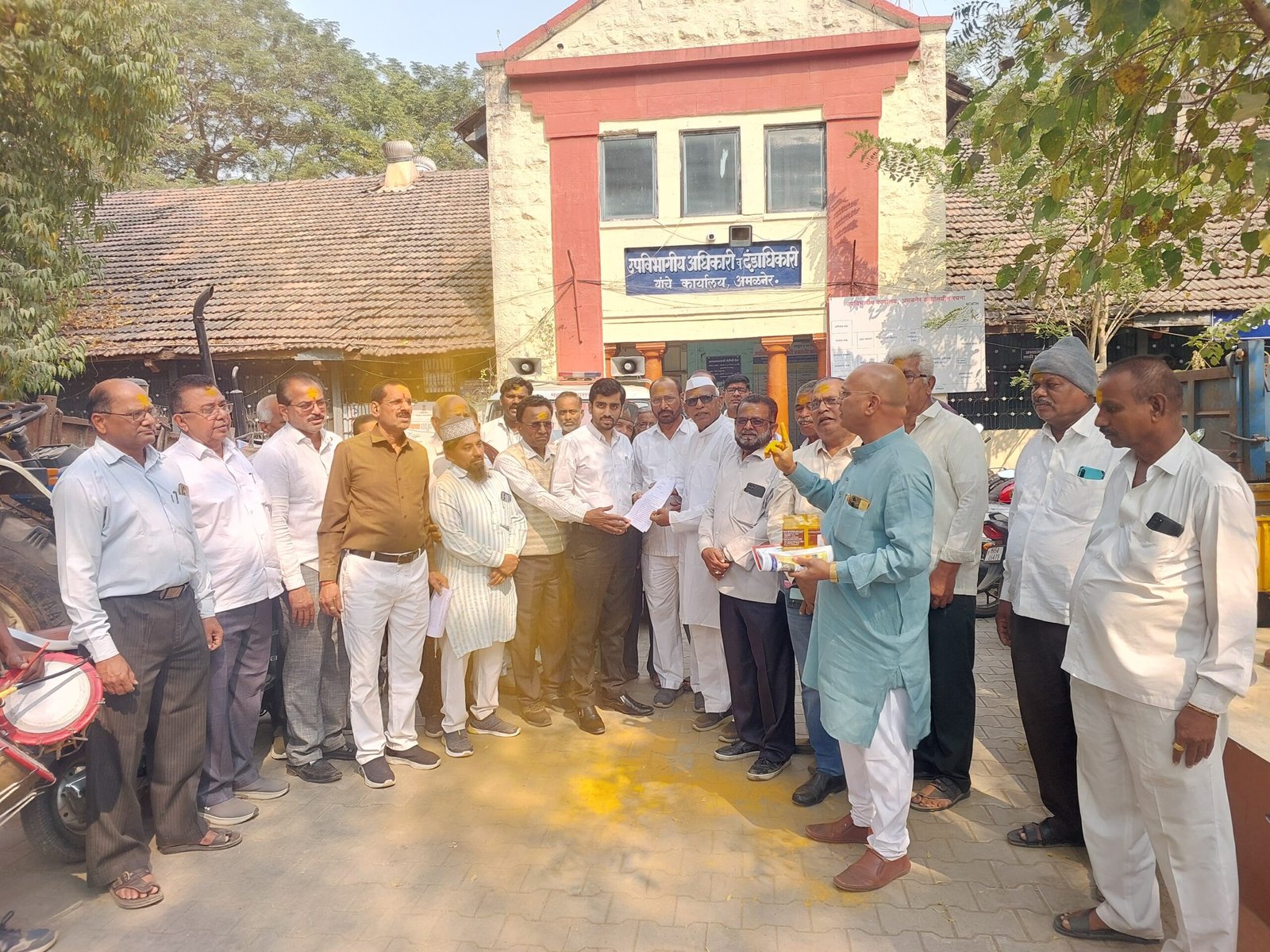 सुवर्ण इतिहासावर यंत्रांचा प्रहार! अहिल्यादेवी होळकरांच्या कार्याचा अवमान ,  फरशीसाठी वारसा उद्ध्वस्त? समाजमन संतप्त — जतन करा अन्यथा आंदोलनाचा इशारा,  अमळनेरला उपविभागीय अधिकारी यांना निवेदन