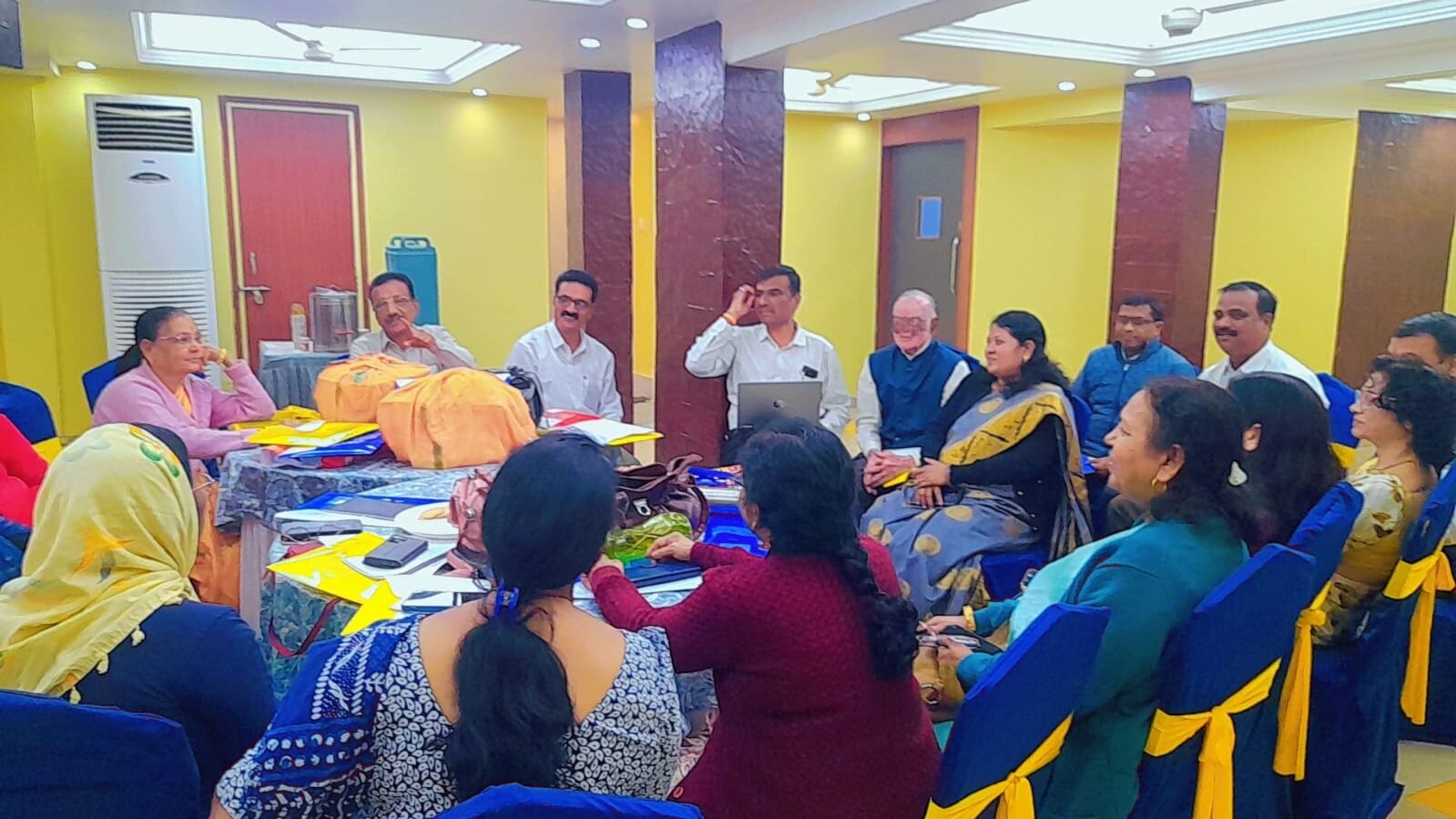 मध्यप्रदेश पाठ्यपुस्तक निर्मिती मंडळात तज्ज्ञ मार्गदर्शकपदी कवी प्रा. वा. ना. आंधळे यांची नियुक्ती