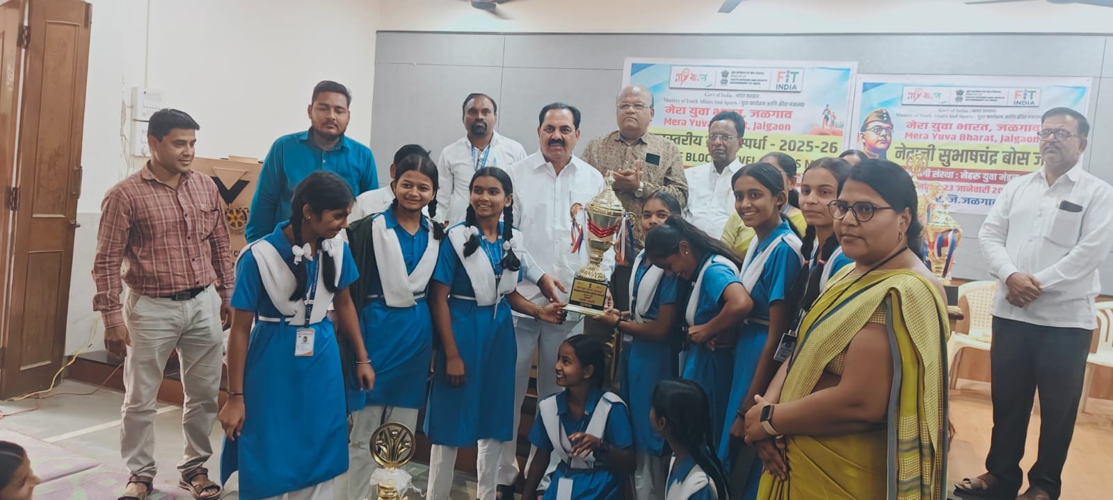 डी आर कन्या शाळेचे क्रीडा स्पर्धामध्ये दुहेरी यश…