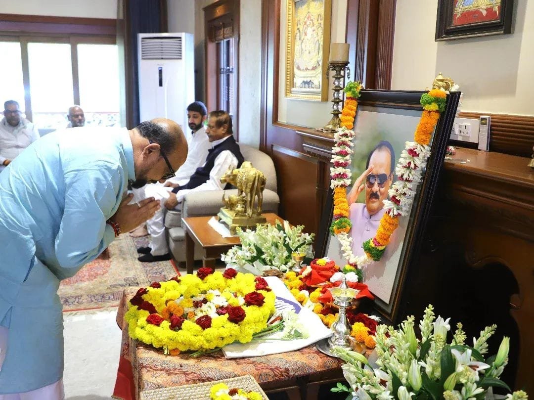 पालकमंत्री गुलाबराव पाटील यांच्याकडून दिवंगत उपमुख्यमंत्री अजित पवार यांना श्रद्धांजली*