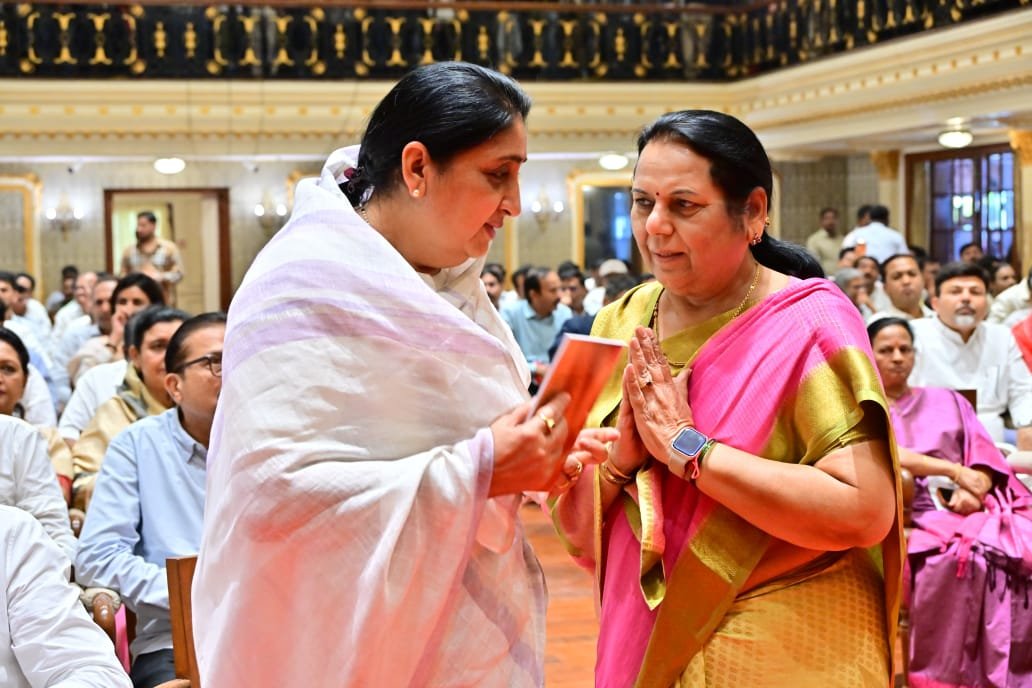 कै. अजितदादा पवार यांच्या निधनाने राज्यावर शोककळा; सुनेत्राताई पवार यांनी घेतली उपमुख्यमंत्री पदाची शपथ*  *”हा आनंदाचा नव्हे, कर्तव्याचा क्षण; सुनेत्राताई पवार यांची भूमिका धैर्याची”– उपसभापती डॉ. नीलम गोऱ्हे*