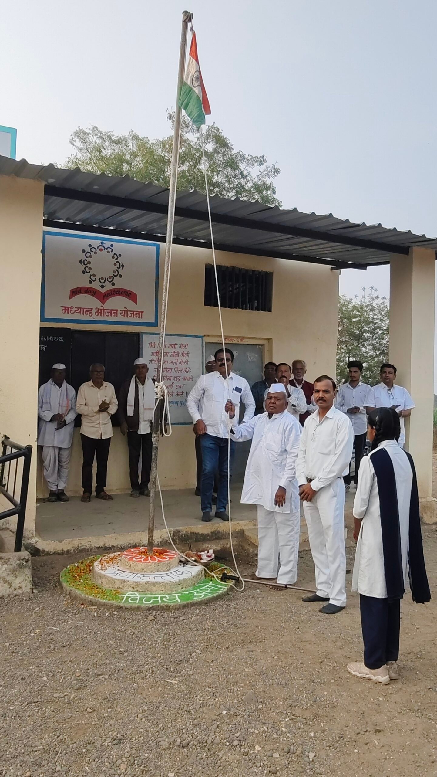 देशभक्तीच्या जल्लोषात देवगाव देवळी हायस्कूलमध्ये प्रजासत्ताक दिन उत्साहात साजरा