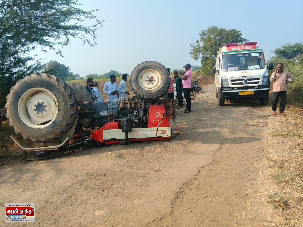 वाळू मजुरांना घेऊन जाणारे ट्रॅक्टर पलटी; अनेक जखमी — 108 रुग्णवाहिकेच्या विलंबावर संताप