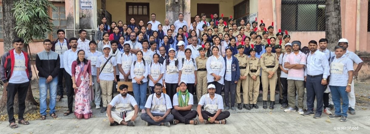 मानवतेचा धर्म आणि समानतेची शपथ — गांधी विचारांचा प्रभावी जागर  गिरीश कुलकर्णी यांचे मार्गदर्शन • पथनाट्यातून समता, स्वच्छता व मानवतेचा संदेश