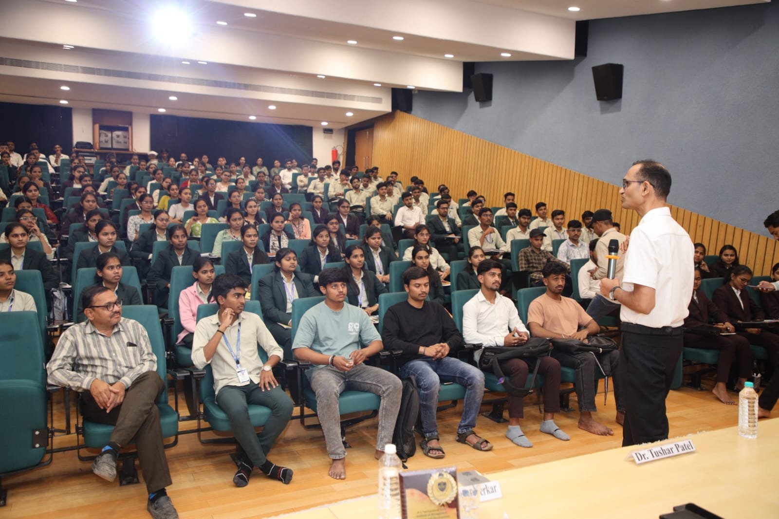 आर सी पटेल आय. एम. आर. डी. परीसंस्थेत डिजिटल वेलनेस या विषयावर सत्र संपन्न