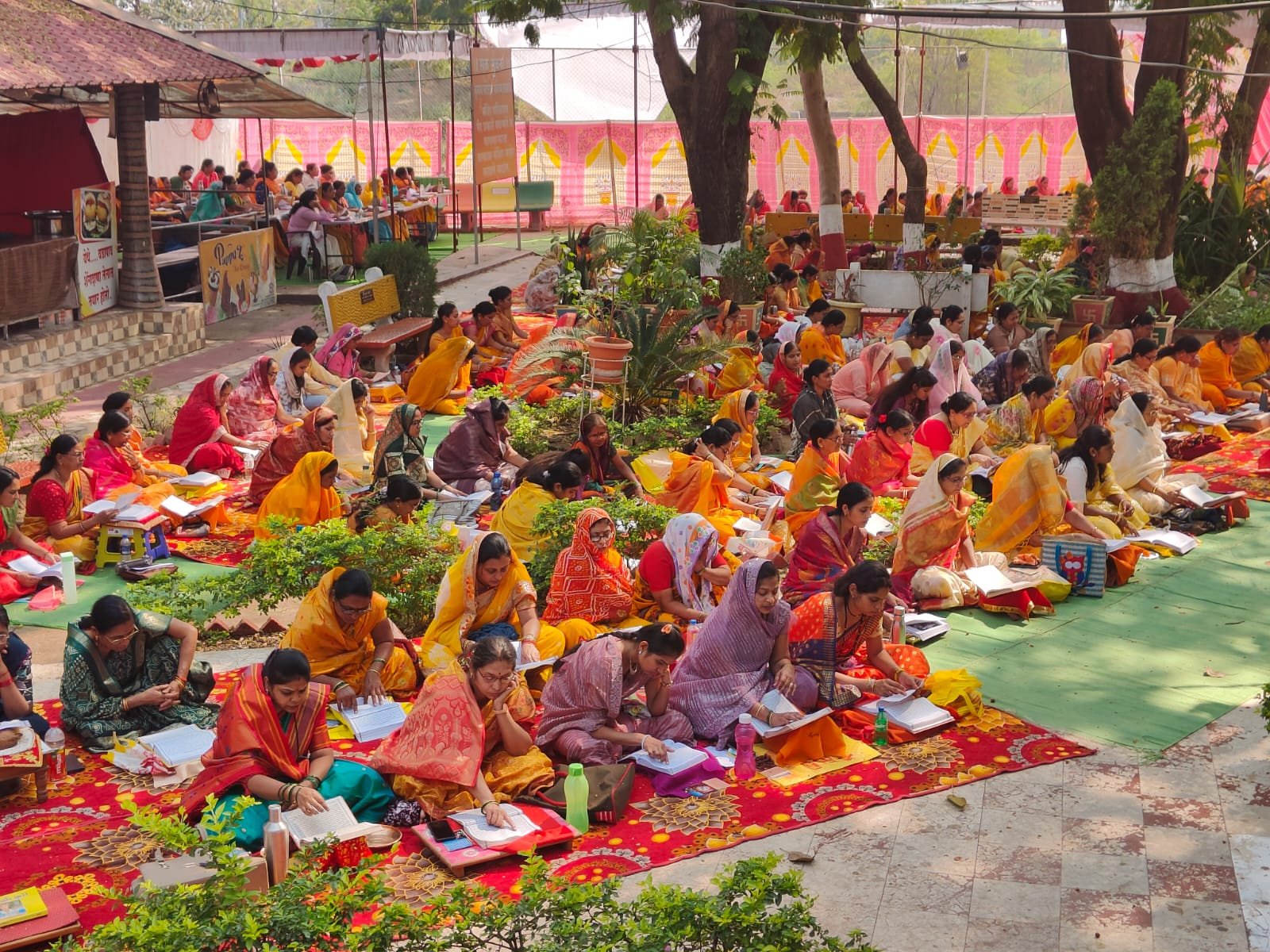 श्रद्धा, भक्ती अन्‌‍ सामूहिकतेचा दिसला मंगल संगम  459 भक्तांच्या सहभागातून श्री गुरुचरित्र ग्रंथ सामूहिक पारायण उत्साहात