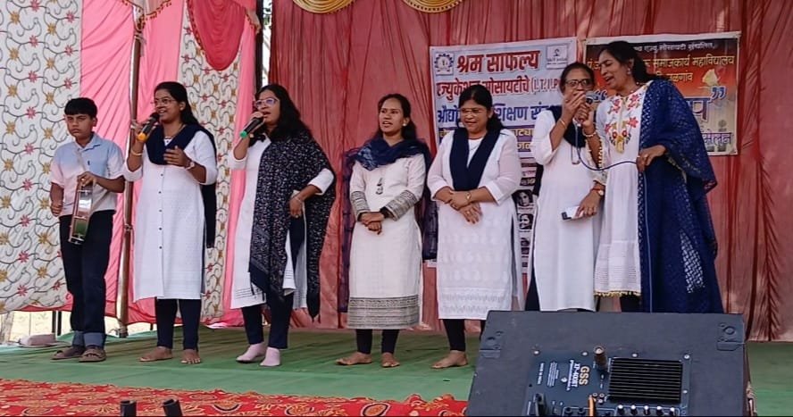 अमळनेर समाजकार्य महाविद्यालयात संविधान जागर नाटिकेचे प्रभावी सादरीकरण