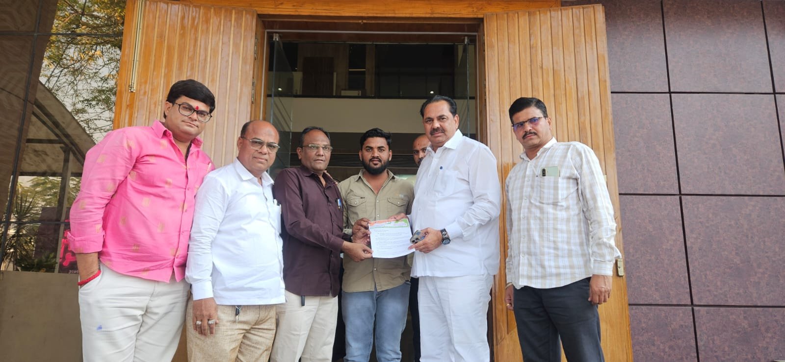 अमळनेरात माजी उपमुख्यमंत्री स्व. अजितदादा पवार यांचा पुतळा उभारावा  राष्ट्रवादी काँग्रेस पक्षाचे निवेदन