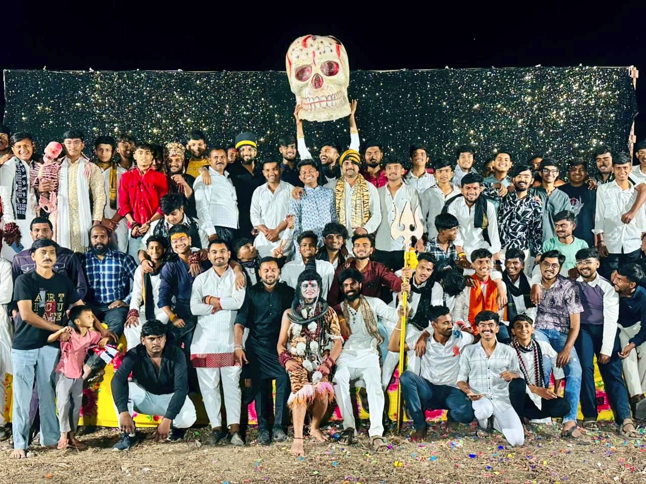 महाशिवरात्रीनिमित्त धरणगावकरांना लाभले १२ ज्योतिर्लिंग दर्शन …  “भोले सरकार” भक्त परिवाराचे आगळेवेगळे आयोजन…