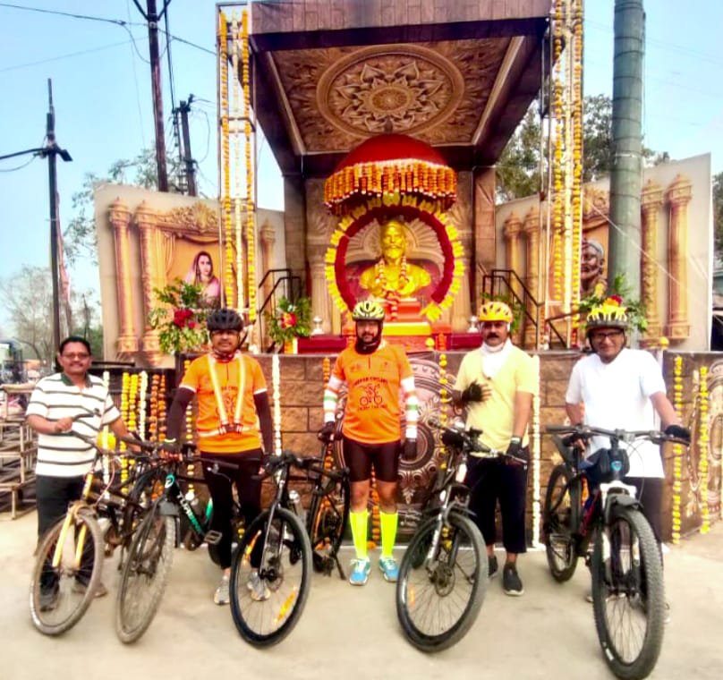 धरणगाव सायकलिस्ट ग्रुप कडून छ.शिवरायांना अभिवादन !  १९ फेब्रुवारी ला १९ किलोमीटर सायकल राईड करून दिली मानवंदना !