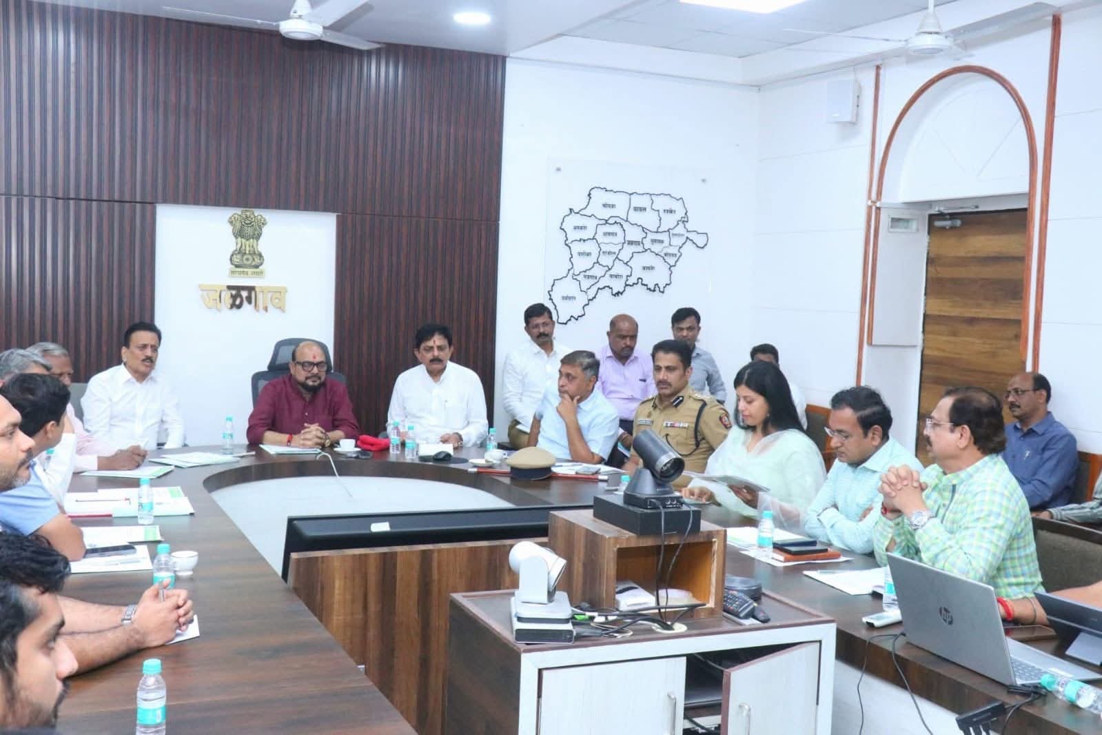 अमळनेरच्या पावन भूमीतून ‘भूमी सुपोषण’चा राष्ट्रव्यापी शंखनाद , भूमीमातेच्या वाढदिवशी हरित क्रांतीची नवी सुरुवात; 19 मार्चला ऐतिहासिक सोहळा,  जिल्हाधिकारी कार्यालयात खलबते; ‘भूमी सुपोषण’ अभियानासाठी प्रशासन सज्ज