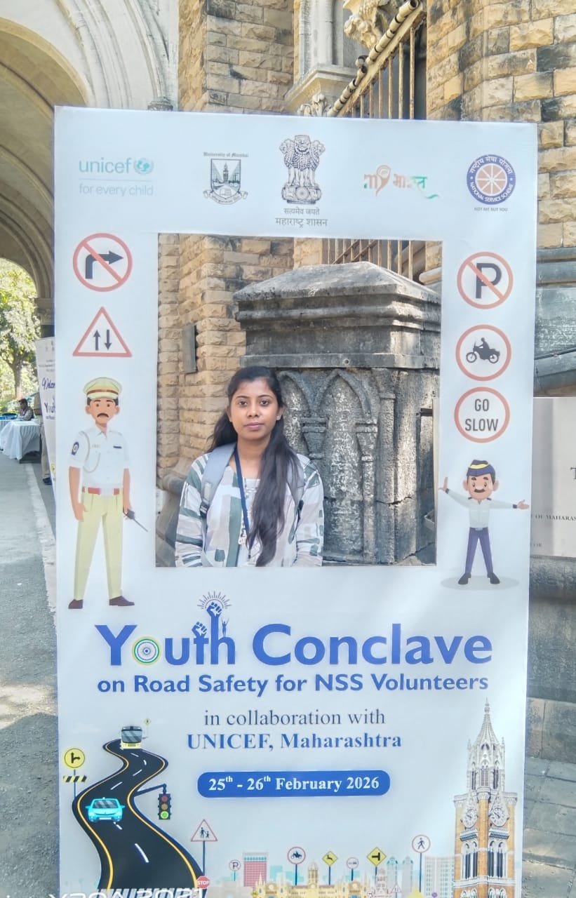 मुंबई विद्यापीठ येथे युनिसेफ राज्यस्तरीय रस्ते सुरक्षा वर युवा परिषद* *समाजकार्य महाविद्यालयाची कीर्ती सोनवणे सहभागी*