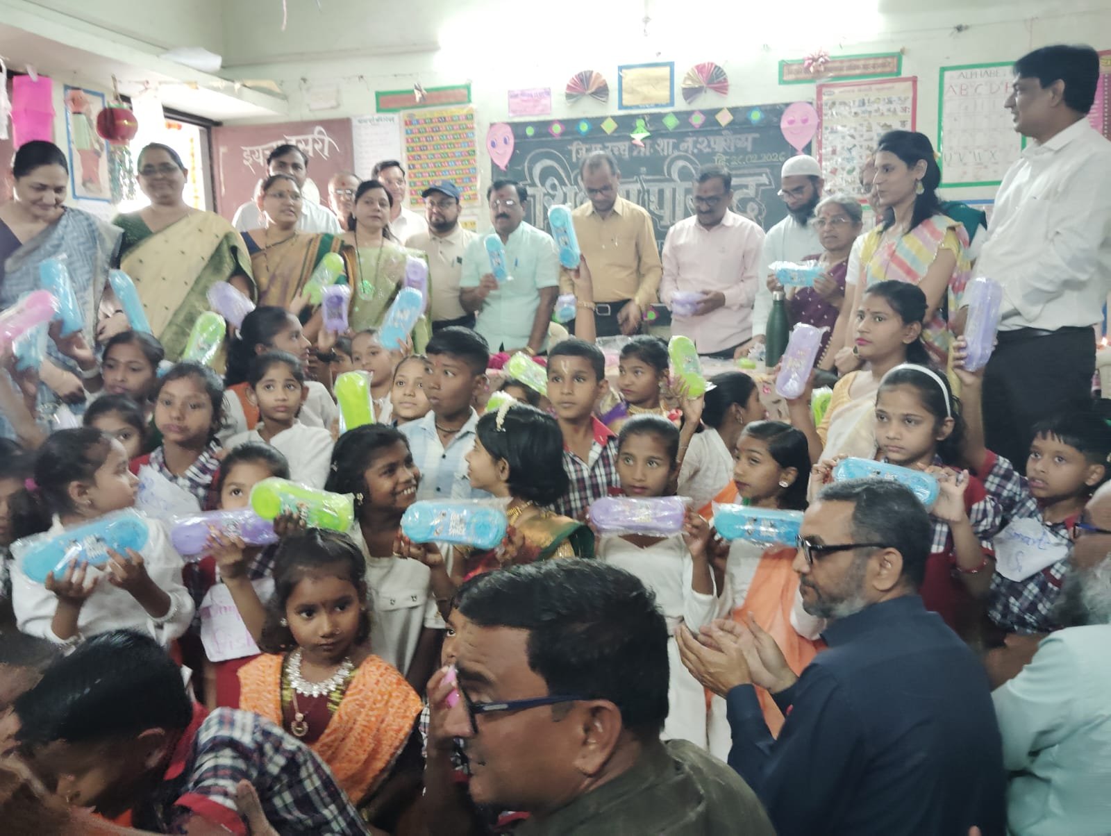 पारोळा केंद्र समुह शिक्षण परिषदेत टाकावु पासुन टिकावु निर्मितीचा जागर , गरज ही शोधाची जननी आहे व त्यातुनच नवनिर्मिती होते – विश्वासराव पाटील , गट शिक्षणाधिकारी