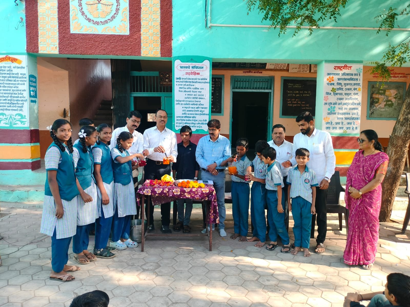 असोदा सार्वजनिक विद्यालयात नैसर्गिक रंग बनवण्याचे प्रात्यक्षिक शिबिर उत्साहात