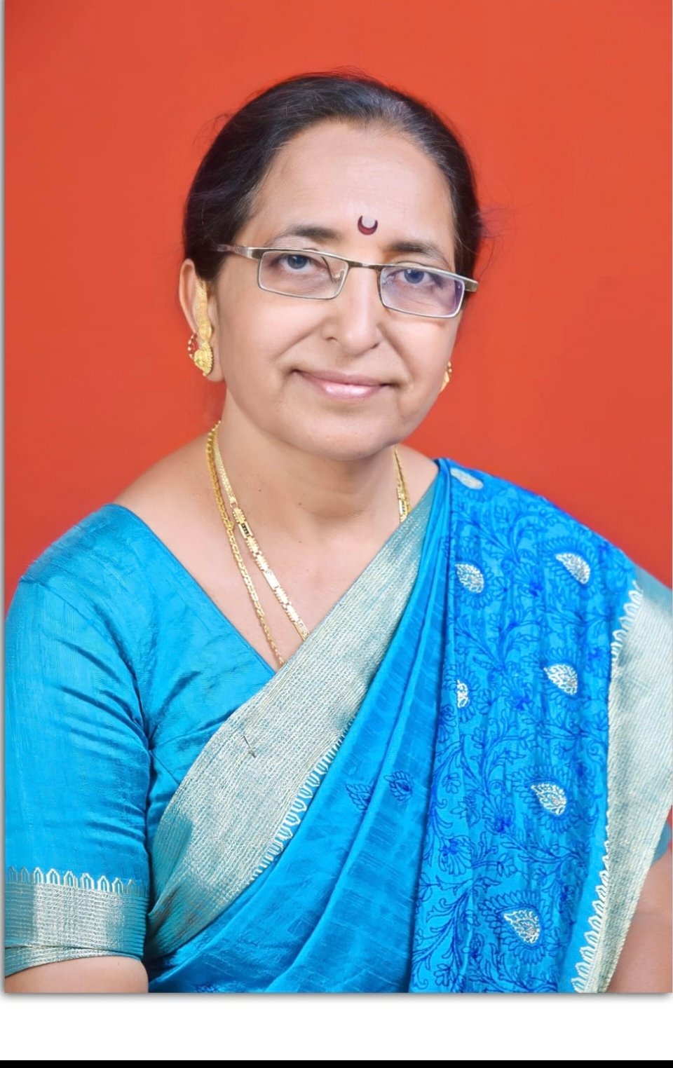 अहिराणीच्या गोडीने मराठीचा गौरव’ – वसुंधरा लांडगे यांची झी २४ तासवर दमदार काव्यझेप