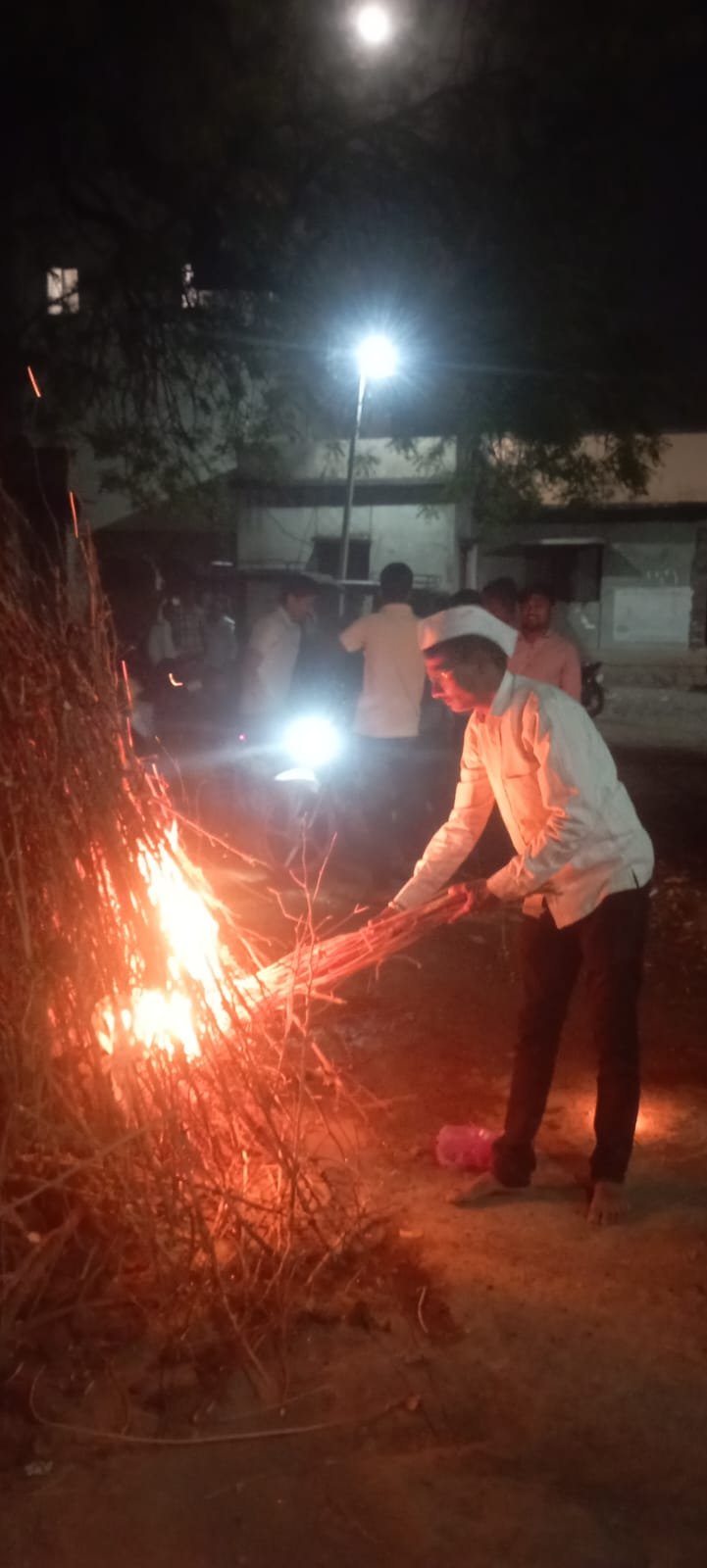 एक गाव, एक होळी” : भडणे गावात एकतेचा तेजोमय उत्सव