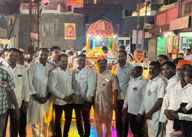 भक्तिमय वातावरणात तुकाराम महाराज पालखी मिरवणूक; दगडी दरवाजा येथे मान्यवरांची उपस्थिती