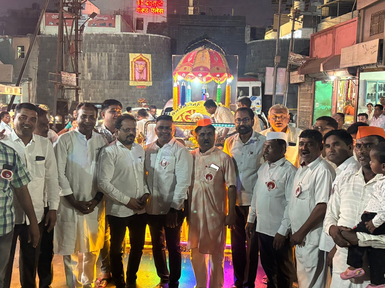 भक्तिमय वातावरणात तुकाराम महाराज पालखी मिरवणूक; दगडी दरवाजा येथे मान्यवरांची उपस्थिती