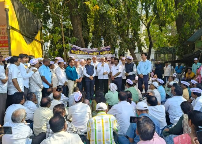 पेन्शन योद्ध्यांना श्रद्धांजली, न्यायासाठी पुन्हा एल्गार; मुंबईत भावनिक आंदोलन  ,”न्याय मिळेपर्यंत लढा सुरूच” – आझाद मैदानात पेन्शन पीडितांची ठाम भूमिका  , जुनी पेन्शन हक्कासाठी राज्यभरातून शिक्षक-कर्मचारी एकत्र; मुंबईतील आंदोलनाने वेधले लक्ष