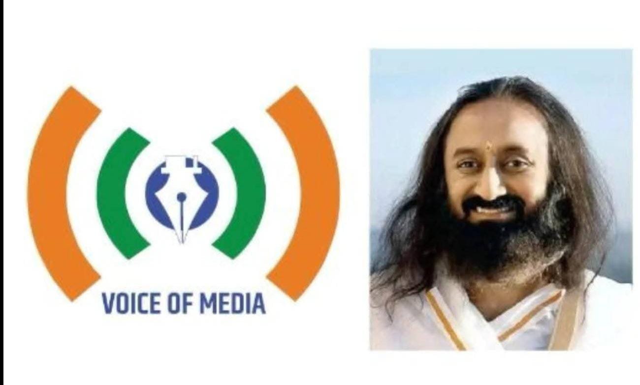 साडे पाच हजार पत्रकार आणि त्यांचे पंधरा हजार कुटुंबीय…! , ‘व्हॉईस ऑफ मीडिया’च्या ‘महाराष्ट्र पत्रकार मेडिटेट्स’ला ‘द आर्ट ऑफ लिव्हिंग’ची साथ  ,पत्रकार आणि पत्रकारितेला अधिक सजग बनवू : श्री श्री रविशंकर,  देशातील सर्व राज्यात ‘पत्रकार मेडिटेट्स’ राबविणार: संदीप काळे