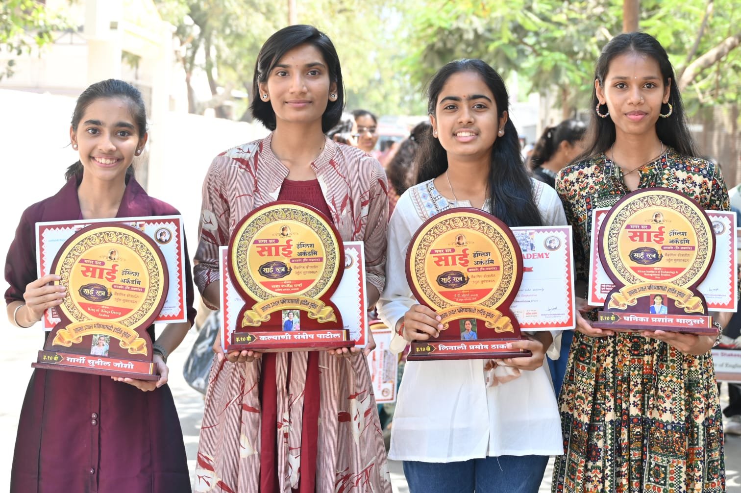 साई इंग्लिश अकॅडमितर्फे “साई रत्न” पुरस्कार वितरण सोहळा उत्साहात; १३३ हून अधिक विद्यार्थ्यांचा गौरव