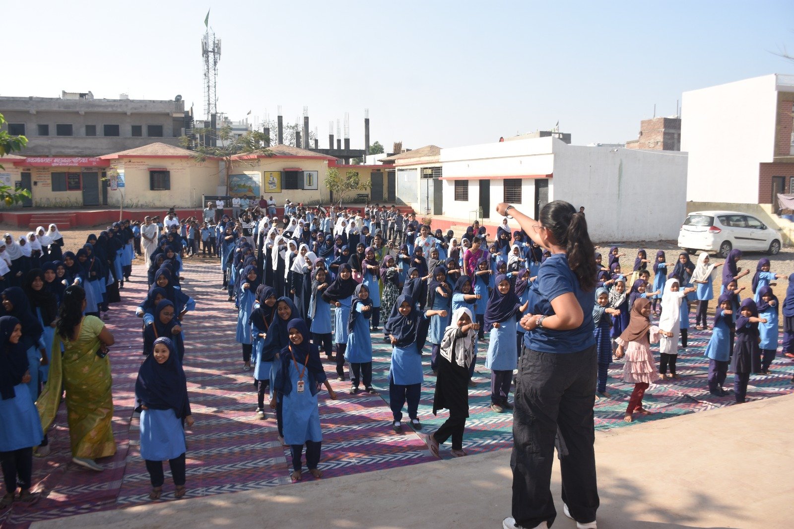 विश्वविक्रमाचा संकल्प: जागतिक महिला दिनानिमित्त १५ लाख मुलींना आत्मरक्षण आणि योगाचे धडे!