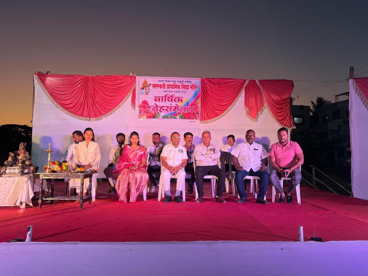 सरस्वती शाळेत स्नेहसंमेलन संपन्न ज्येष्ठ समाजसेवक , प्रवचनकार,डॉ. रवींद्र भोळे ह्यांचा सन्मान