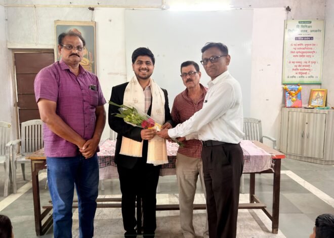 लोकमान्य विद्यालयात क्रांतीज्योती सावित्रीबाई फुलेंना पुण्यतिथी निमित्त अभिवादन व सी ए कल्पेश बाविस्कर यांचा गौरव.*