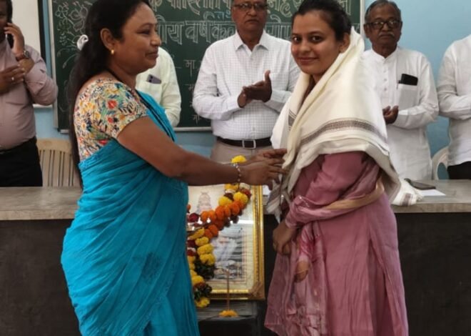 सामान्य कुटुंबातील वैष्णवी सूर्यवंशीची गगनभरारी; सरळ सेवा परीक्षेत कृषी अभिलेखा अधिकारी पदावर निवड   क्रांतिवीर नवलभाऊ कला महाविद्यालयात गुणवंत विद्यार्थिनीचा सत्कार; विद्यार्थ्यांना दिला यशाचा मंत्र