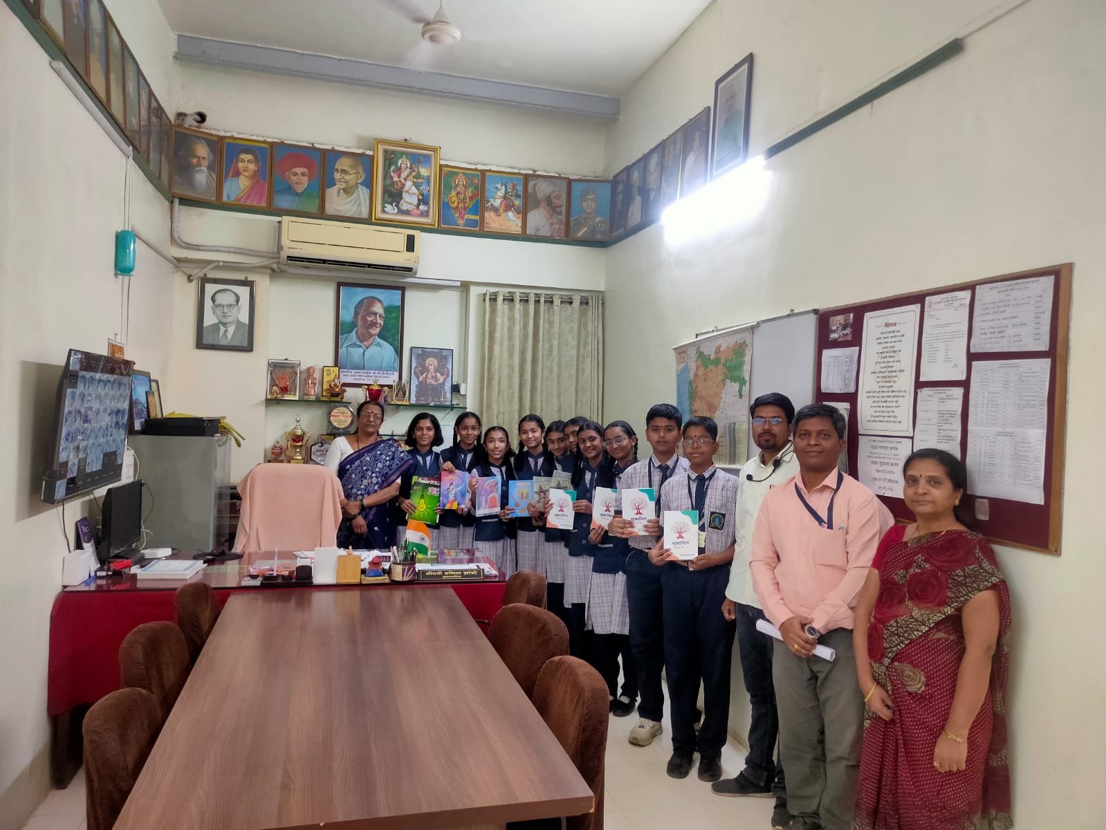 ए. टी. झांबरे माध्यमिक विद्यालय, जळगाव येथे सुभाषित पठण स्पर्धेतून विद्यार्थ्यांमध्ये संस्कारांची सुंदर जोपासना