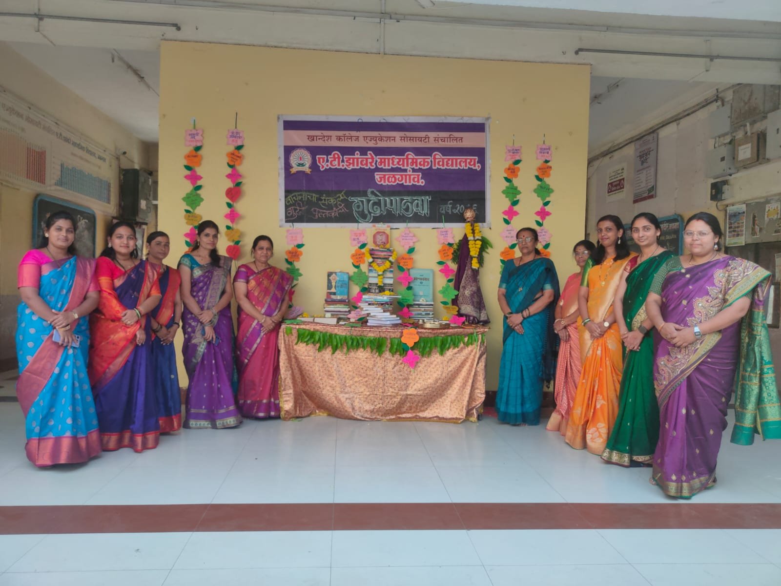 पुस्तकांची गुढी, वाचनाचा संकल्प’,  ए.टी. झांबरे माध्यमिक विद्यालयात ‘पुस्तकांची गुढी’ उभारून वाचन संस्कृती जपण्याचा संकल्प